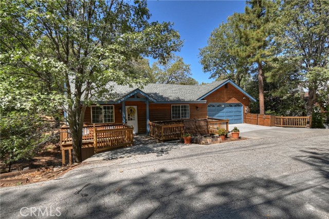 1348 Manzanita Way, Lake Arrowhead CA: https://media.crmls.org/medias/ea89d099-775f-447f-9726-dc1010a22fc8.jpg