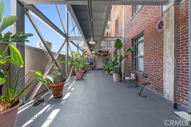 100 W 5th Street, Long Beach CA: https://media.crmls.org/medias/ea8a8655-1bb1-4c84-97ec-c075a142bc34.jpg