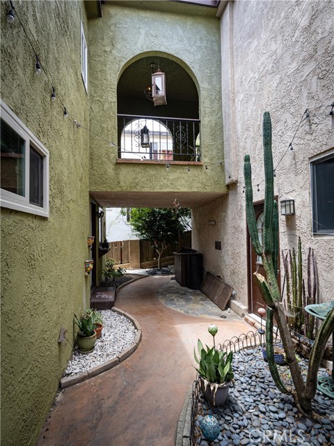1036 Palos Verdes Boulevard, Redondo Beach CA: https://media.crmls.org/medias/ea8a8c20-9b14-4f5c-a57a-aa2fd8ccdfbb.jpg