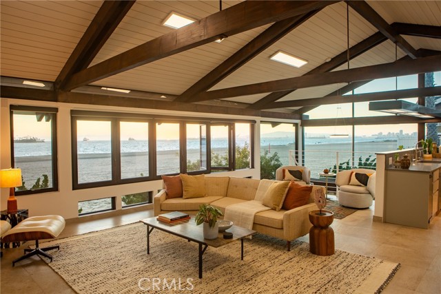 Detail Gallery Image 5 of 70 For 2 Laguna Pl, Long Beach,  CA 90803 - 4 Beds | 4 Baths