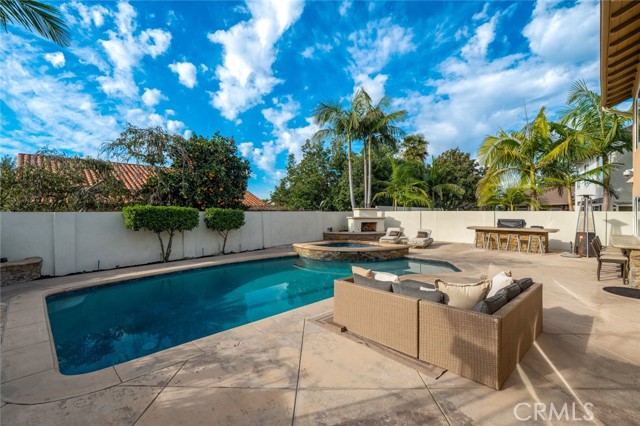 Detail Gallery Image 5 of 53 For 969 Azalea Dr, Costa Mesa,  CA 92626 - 5 Beds | 3 Baths