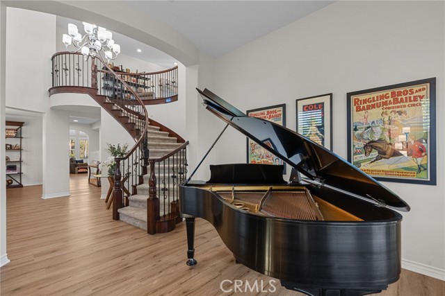 Detail Gallery Image 12 of 67 For 890 Lindamere, Simi Valley,  CA 93065 - 5 Beds | 4/1 Baths