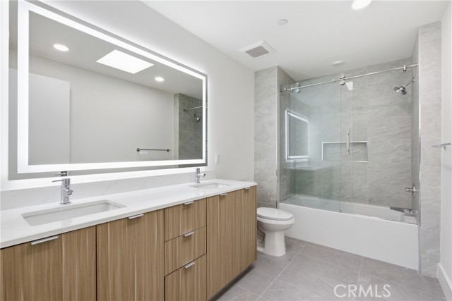 Detail Gallery Image 10 of 16 For 12078 Guerin St #408,  Studio City,  CA 91604 - 3 Beds | 2 Baths