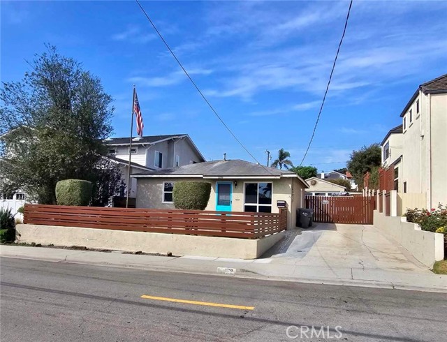 Detail Gallery Image 1 of 7 For 1109 Goodman Ave, Redondo Beach,  CA 90278 - 2 Beds | 1 Baths