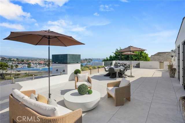 Detail Gallery Image 70 of 75 For 112 Kings Pl, Newport Beach,  CA 92663 - 6 Beds | 7/1 Baths