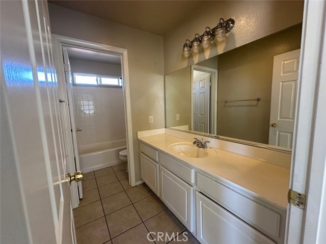 Detail Gallery Image 12 of 31 For 15300 Adobe Way, Moreno Valley,  CA 92555 - 5 Beds | 2/1 Baths