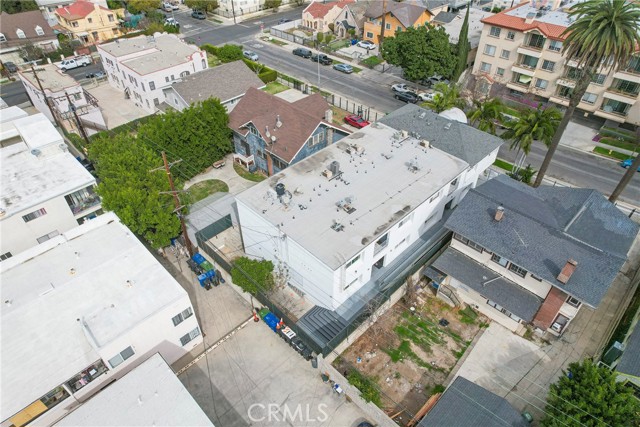 957 S Gramercy Drive, Los Angeles CA: https://media.crmls.org/medias/ea8fbd13-0d33-4bcd-8e10-ada98f993448.jpg