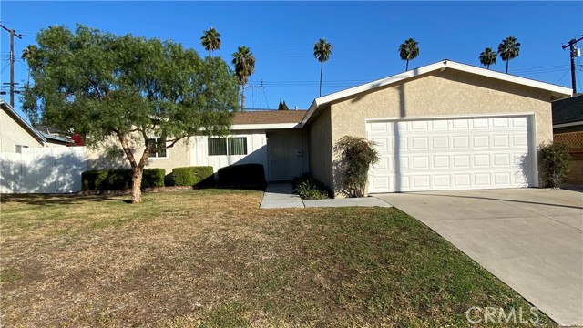 18412 Manitoba Ln, Huntington Beach, CA 92648