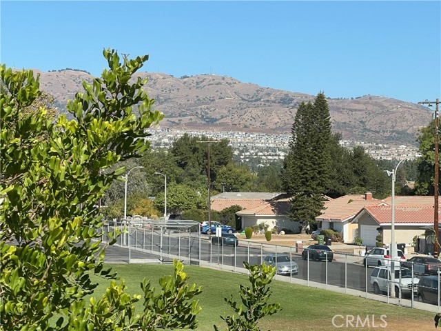 Detail Gallery Image 5 of 29 For 9933 Independence Ave #E,  Chatsworth,  CA 91311 - 2 Beds | 2/1 Baths