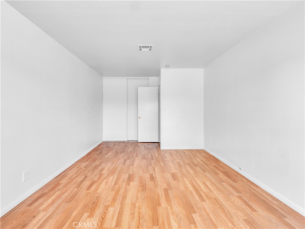 https://media.crmls.org/medias/ea901c19-d94b-4aaa-86f7-b33ea55834b8.jpg?preset=X-Large