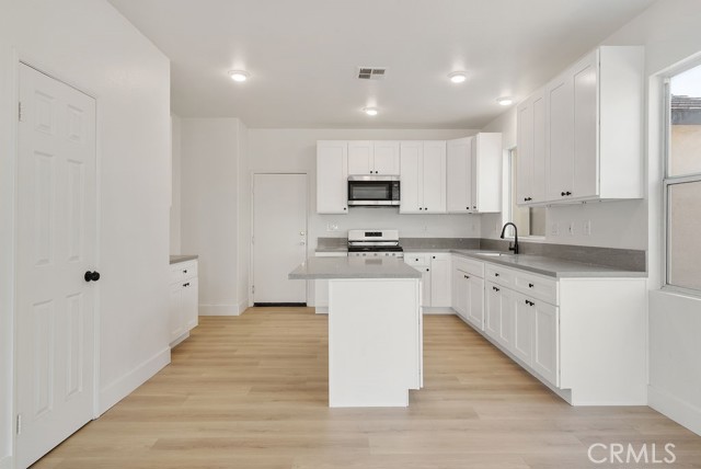 Detail Gallery Image 15 of 56 For 19068 Clover, Riverside,  CA 92508 - 4 Beds | 2/1 Baths