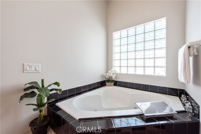 Detail Gallery Image 36 of 47 For 6020 E Ocean Bld, Long Beach,  CA 90803 - 4 Beds | 4 Baths