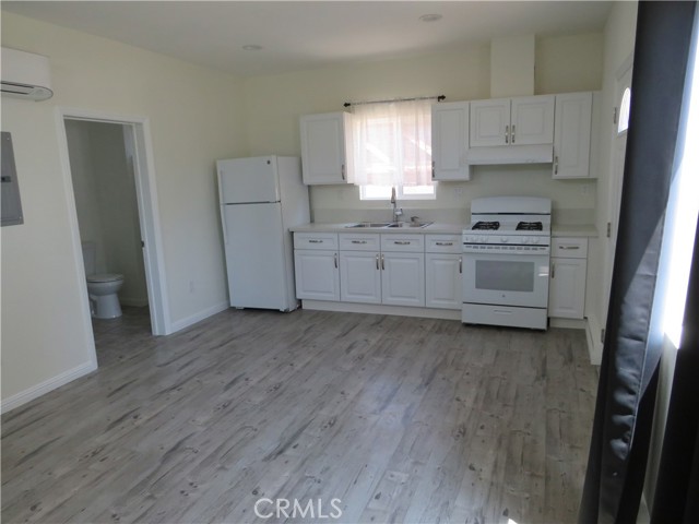 Detail Gallery Image 6 of 13 For 9013 1/2 Gladbeck Ave, Northridge,  CA 91324 - 0 Beds | 1 Baths