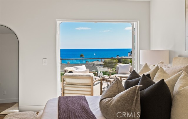 Detail Gallery Image 18 of 47 For 1373 N Coast Hwy, Laguna Beach,  CA 92651 - 3 Beds | 3/1 Baths