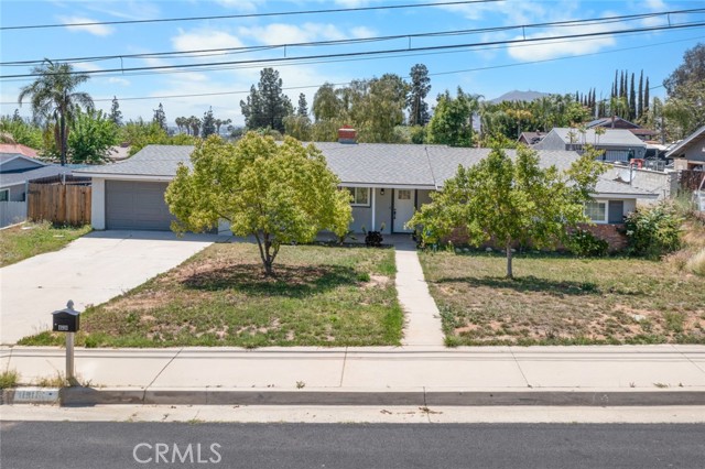 11911 Ivy Lane, Moreno Valley CA: https://media.crmls.org/medias/ea919178-ad2b-42af-ba8d-527daab8c201.jpg