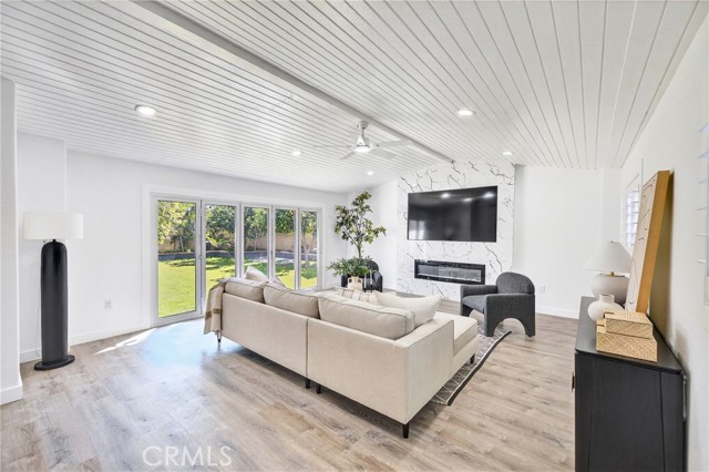 Detail Gallery Image 13 of 54 For 1626 E 15th, Santa Ana,  CA 92701 - 4 Beds | 2 Baths