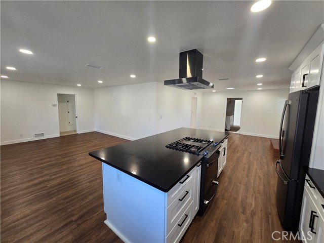 Detail Gallery Image 8 of 28 For 308 S California St, Orange,  CA 92866 - 3 Beds | 2 Baths