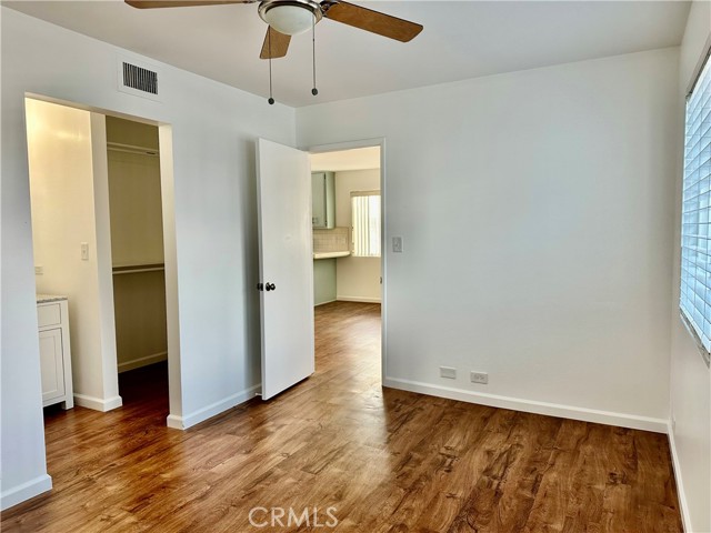 Detail Gallery Image 8 of 12 For 28 20th Ct, Hermosa Beach,  CA 90254 - 2 Beds | 2 Baths