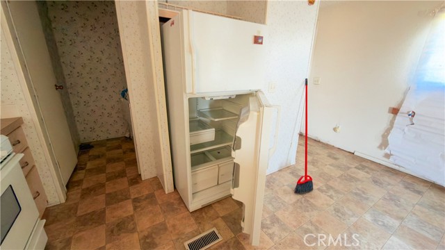 Detail Gallery Image 13 of 28 For 18420 Decker, Perris,  CA 92570 - 2 Beds | 2 Baths