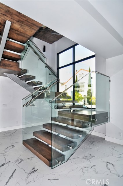 Detail Gallery Image 9 of 32 For 621 Narcissus Ave, Corona Del Mar,  CA 92625 - 3 Beds | 3 Baths