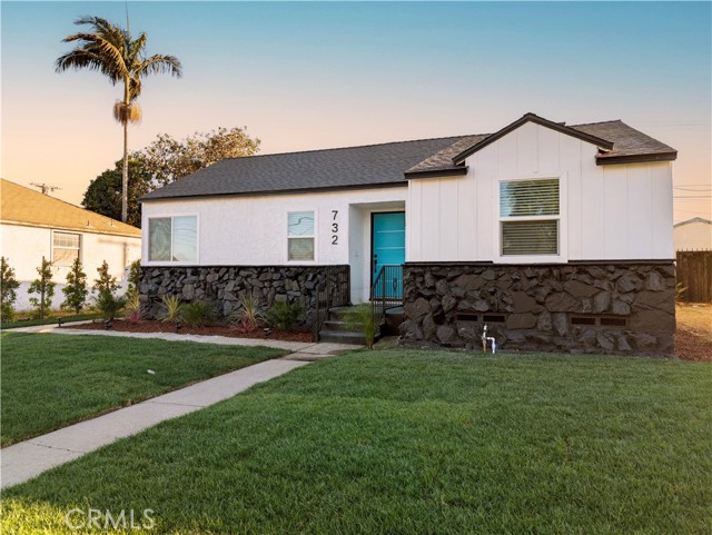 Detail Gallery Image 2 of 18 For 732 W 117th St, Los Angeles,  CA 90044 - 5 Beds | 2 Baths