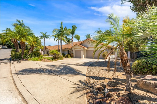 1145 Sea Larke Drive, Fallbrook CA: https://media.crmls.org/medias/ea94dfb0-7f40-4b1f-b111-d5b658284b21.jpg