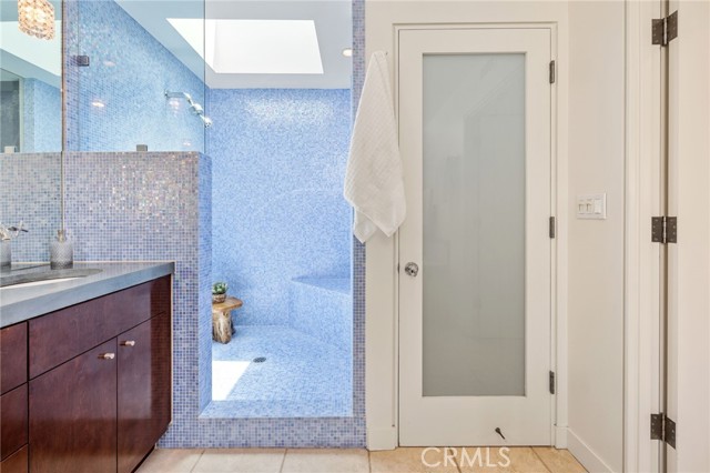 Image 16 of 25 For 2710 Pine Ave.