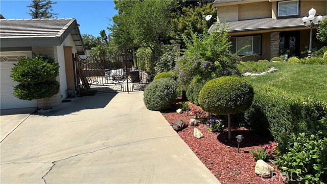 1931 N Redding Way, Upland CA: https://media.crmls.org/medias/ea95a692-b609-4439-b2f7-21e2b059f2e1.jpg