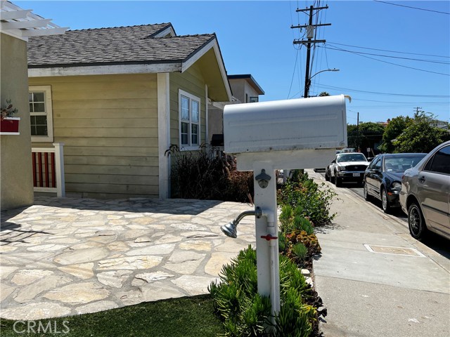 1140 7th Street, Hermosa Beach, California 90254, 3 Bedrooms Bedrooms, ,1 BathroomBathrooms,Residential,For Sale,7th,SB25007246