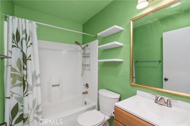 Detail Gallery Image 14 of 26 For 26007 Alizia Canyon Dr a,  Calabasas,  CA 91302 - 3 Beds | 2/1 Baths