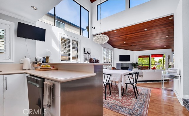 Detail Gallery Image 11 of 40 For 114 S Prospect #6,  Redondo Beach,  CA 90277 - 3 Beds | 2/1 Baths