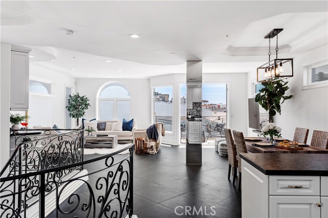 225 Rosecrans Place, Manhattan Beach, California 90266, 3 Bedrooms Bedrooms, ,3 BathroomsBathrooms,Residential,Sold,Rosecrans,SB23067054