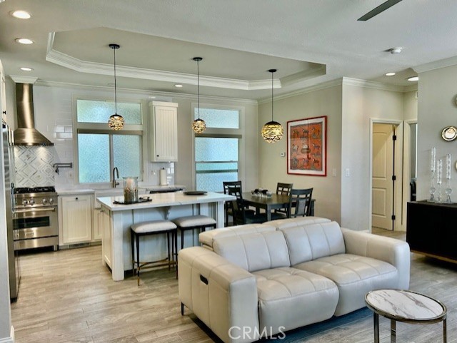 Detail Gallery Image 6 of 39 For 237 Plymouth Ave, Newport Beach,  CA 92660 - 3 Beds | 2 Baths