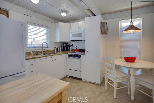 Detail Gallery Image 10 of 17 For 202 15th St #B,  Newport Beach,  CA 92663 - 0 Beds | 1 Baths