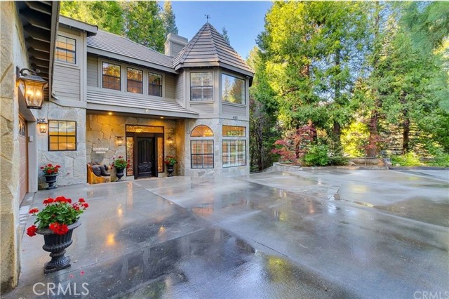 Detail Gallery Image 2 of 74 For 490 Bay View Ct, Lake Arrowhead,  CA 92352 - 5 Beds | 6/1 Baths