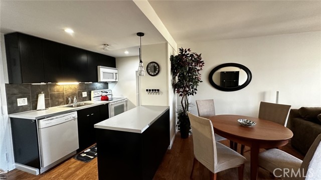 Detail Gallery Image 10 of 22 For 225 W 6th St #412,  Long Beach,  CA 90802 - 1 Beds | 1 Baths