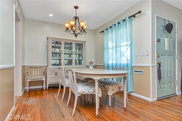 1371 S Bender Avenue, Glendora CA: https://media.crmls.org/medias/ea993211-a4d6-4735-8298-d5d64b02d808.jpg