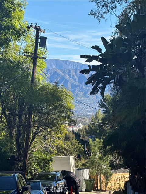 Detail Gallery Image 2 of 47 For 11551 Decente, Studio City,  CA 91604 - 2 Beds | 2 Baths