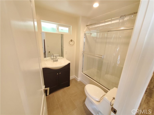 Detail Gallery Image 14 of 25 For 1741 Glenwood Rd, Glendale,  CA 91201 - 3 Beds | 2 Baths