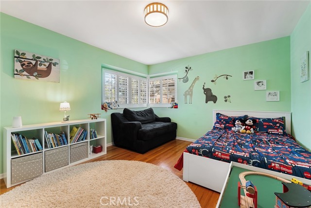 23642 Oxnard Street, Woodland Hills CA: https://media.crmls.org/medias/ea9a5af6-7ce9-487f-92b2-1a6851342fe6.jpg
