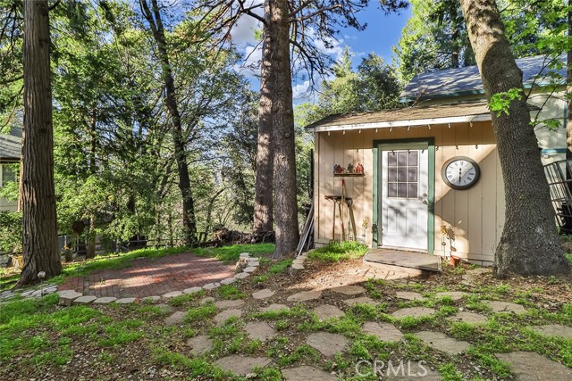 176 Pine Ridge Road, Crestline CA: https://media.crmls.org/medias/ea9a86ee-8d85-4e2a-a3f7-aadc05b1b0c8.jpg