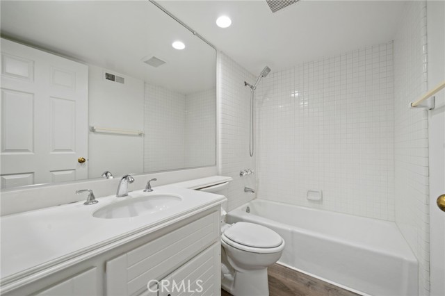 3 Toscany, Irvine CA: https://media.crmls.org/medias/ea9a90a1-ad5e-49ed-9197-643f760e8b0e.jpg