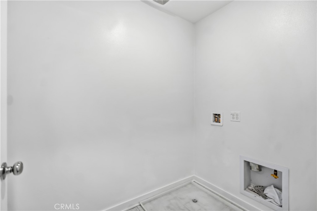 https://media.crmls.org/medias/ea9b4eba-303c-4faa-8290-e30c7ea93315.jpg?preset=X-Large