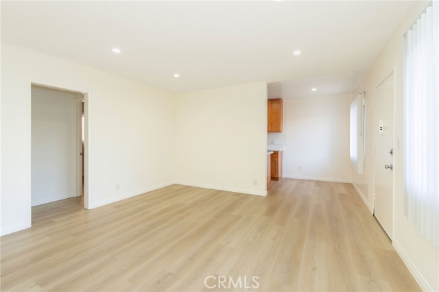 Image 10 of 17 For 837 Beach Avenue