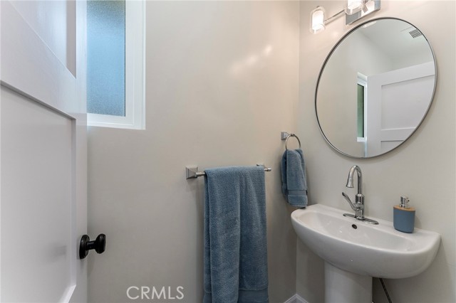 5010 Elmwood Avenue, Los Angeles CA: https://media.crmls.org/medias/ea9c3ec8-f9cc-4c12-af28-c4eb889ad483.jpg