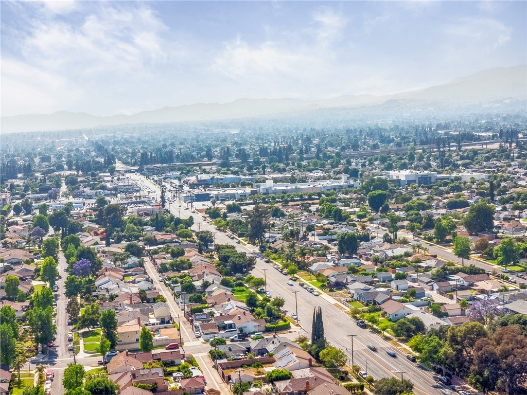 https://media.crmls.org/medias/ea9cd422-3f4f-4cfc-a5b7-6d019ea7ee4c.jpg?preset=X-Large