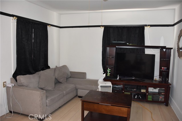 5318 Irvington Place, Los Angeles CA: https://media.crmls.org/medias/ea9d2965-efbe-4a0e-a7aa-37e2ec5c1e0a.jpg