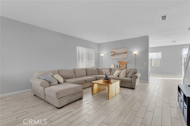 Detail Gallery Image 6 of 51 For 13673 Silversand St, Victorville,  CA 92394 - 3 Beds | 2/1 Baths