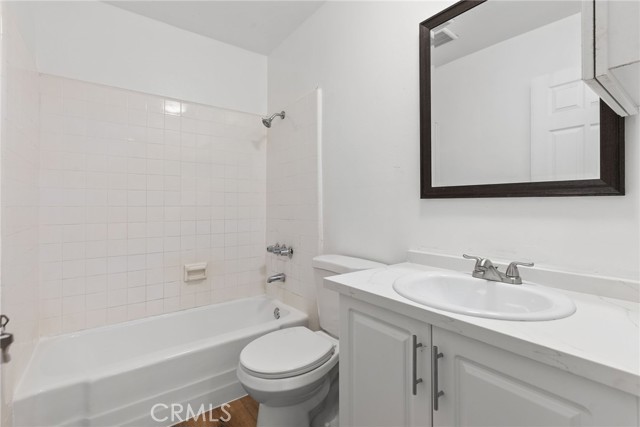 Detail Gallery Image 15 of 26 For 8649 Sunland Bld #5,  Sun Valley,  CA 91352 - 2 Beds | 1 Baths