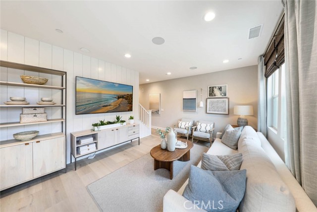 Detail Gallery Image 2 of 25 For 17532 Cameron Ln #109,  Huntington Beach,  CA 92647 - 3 Beds | 3/1 Baths